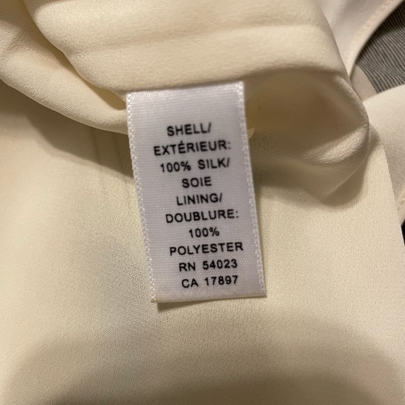 Banana Republic silk skirt,gently worn . - Picture 5 of 5